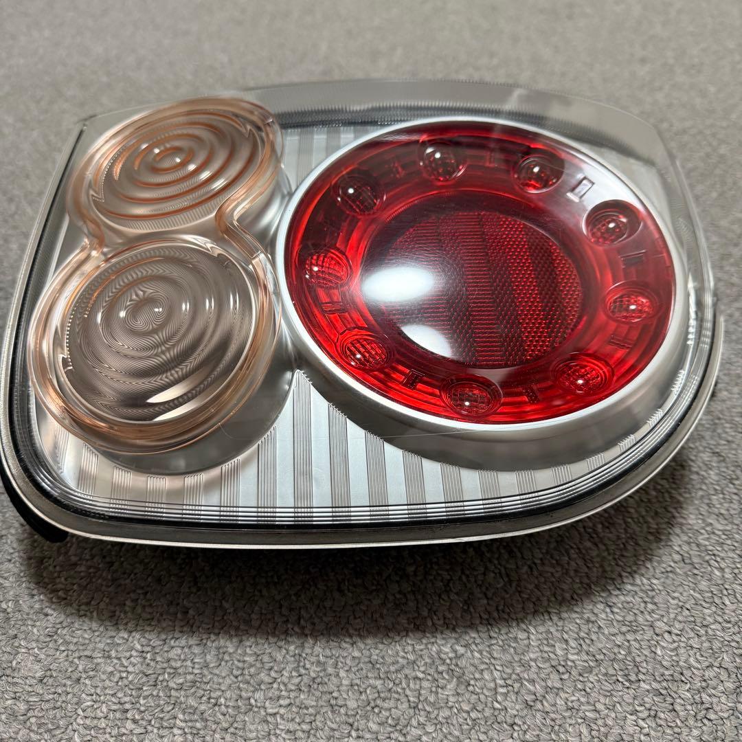 スズキ純正 アルトラパン ショコラ HE22S テールランプ左右 ジャンク扱い