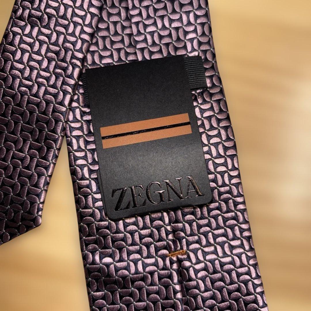 新品未使用品⭐️ZEGNA⭐️ ダークピンク 幾何学模様 最高級ネクタイ