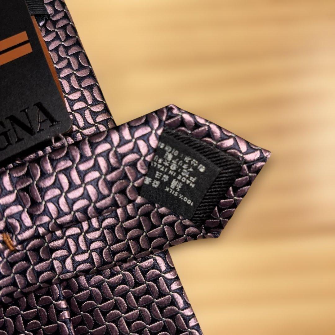 新品未使用品⭐️ZEGNA⭐️ ダークピンク 幾何学模様 最高級ネクタイ