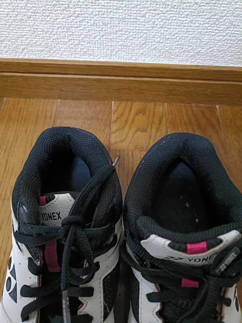 YONEX　レディース　バドミントンシューズ　23.5センチ