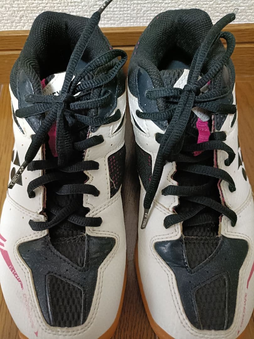 YONEX　レディース　バドミントンシューズ　23.5センチ