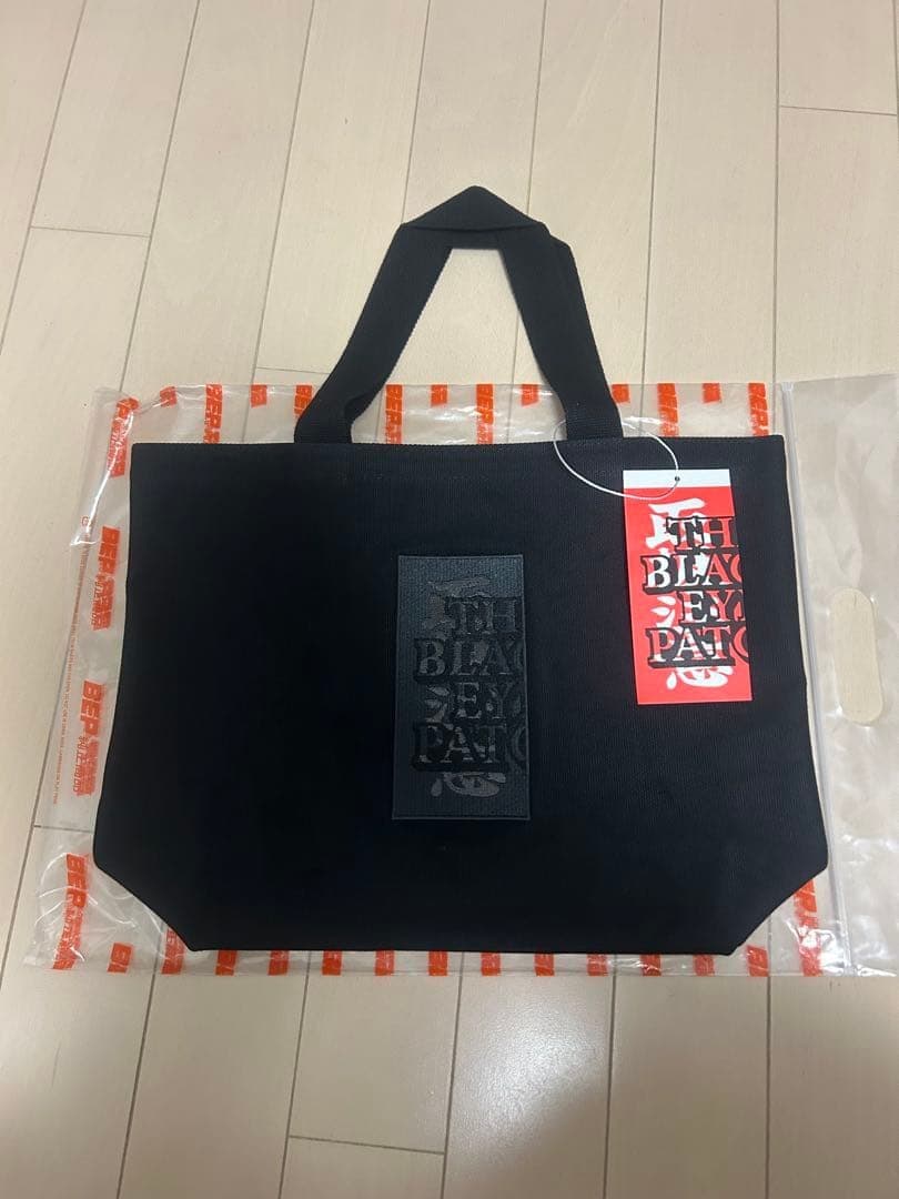 バッグ blackeyepatch HWC LABEL TOTE BAG