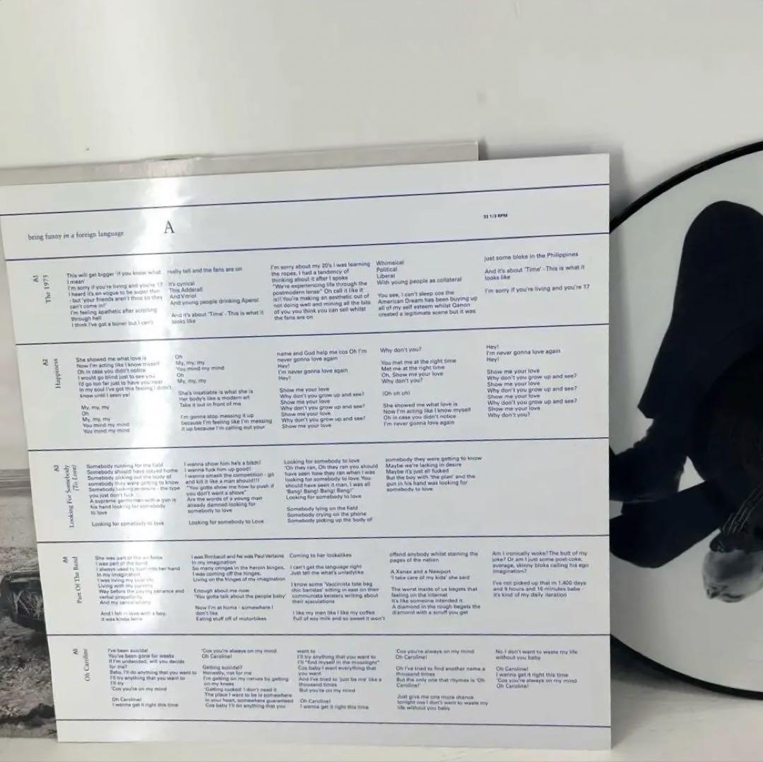 The 1975 レコード　picture disc LP 外国語での言葉遊び