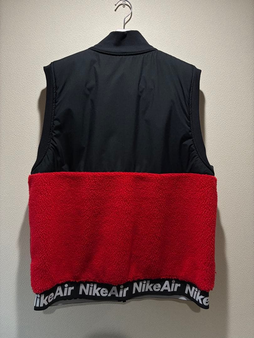 NIKE ベスト XL 中綿入り 暖かい 黒赤　ナイキ