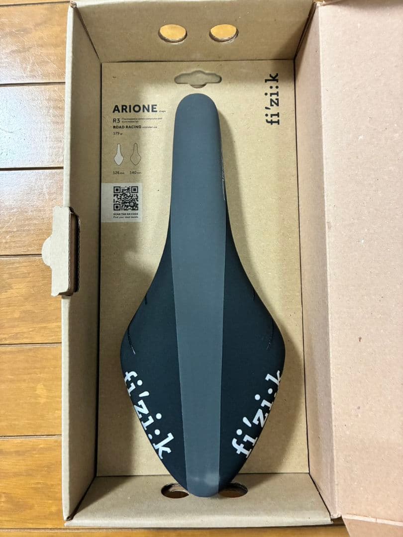 fi’zi:k ARIONE R3 サドル 品番：74B5SWSA09F04