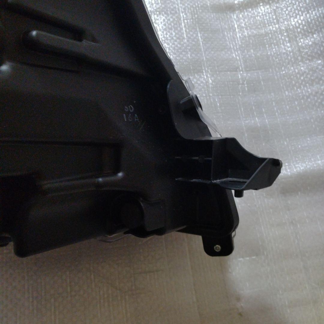TOYOTAルーミー後期左LEDヘッドライト❎️更に値下げ中‼️