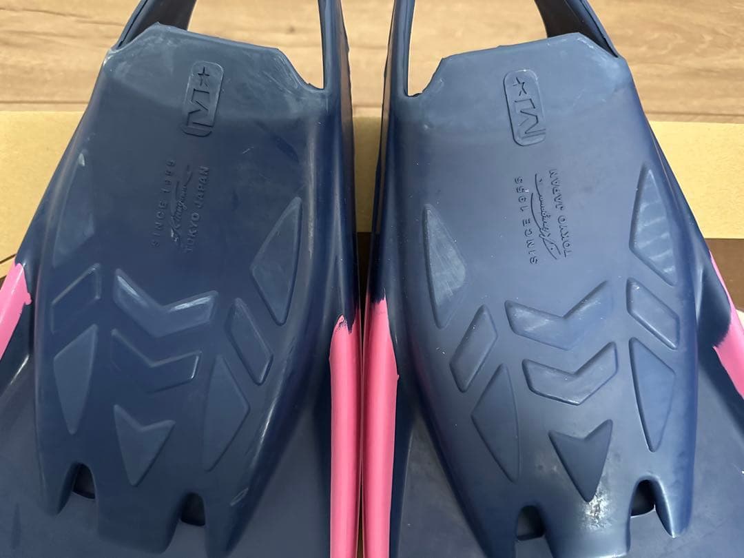 新品　ZEBEC ゼベック フィン ミッドナイトブルー ピンク ボディボード　M