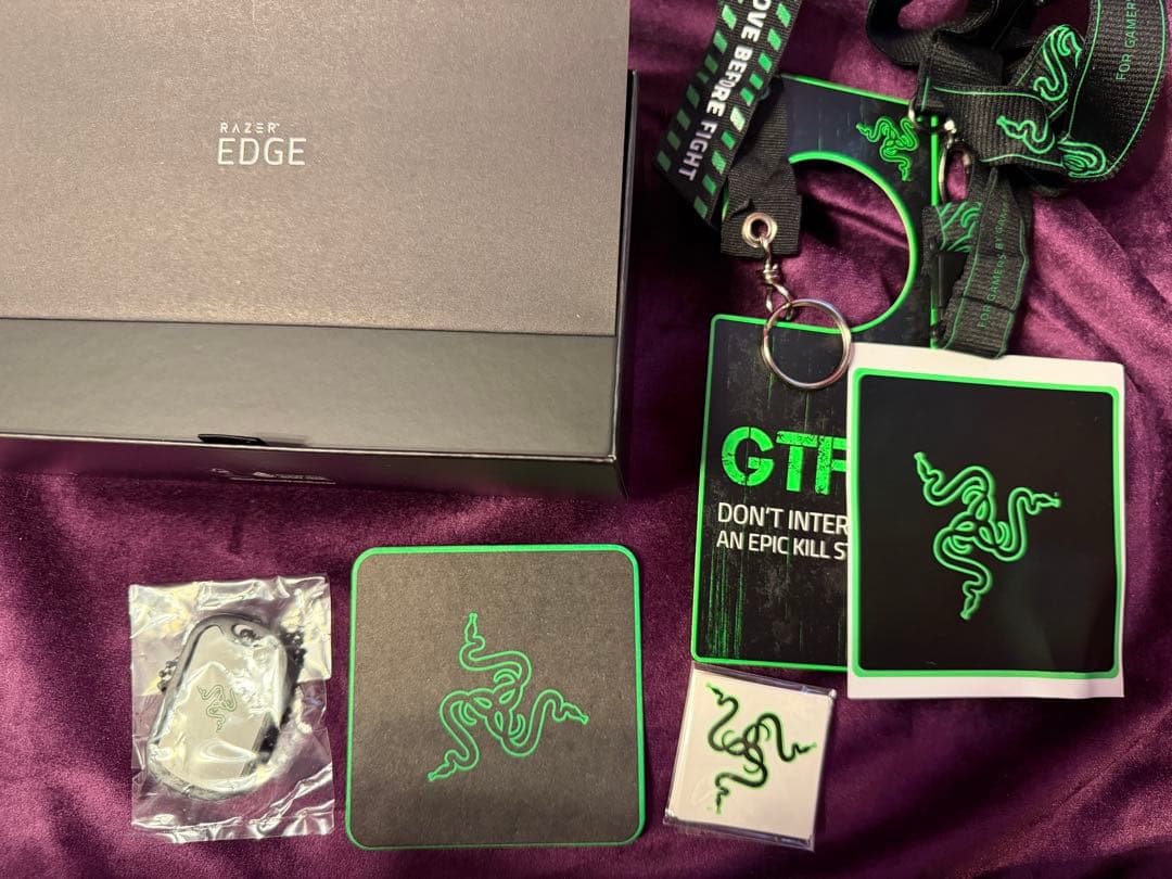 Razer Edge ゲーミングハンドヘルド