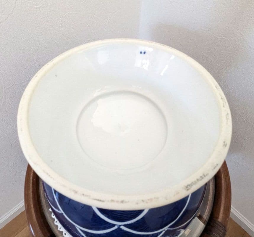 骨董　染付　波に白兎　 大鉢　睡蓮鉢　Antiques