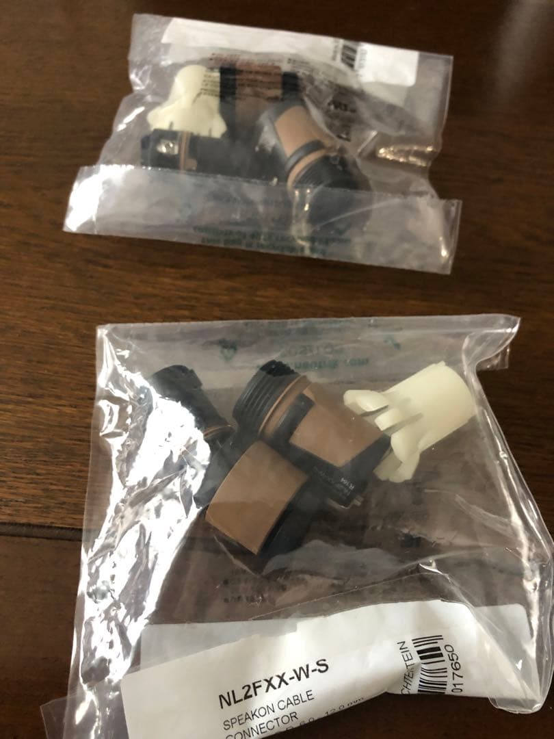 Electro Voice TX1152 2本になります。