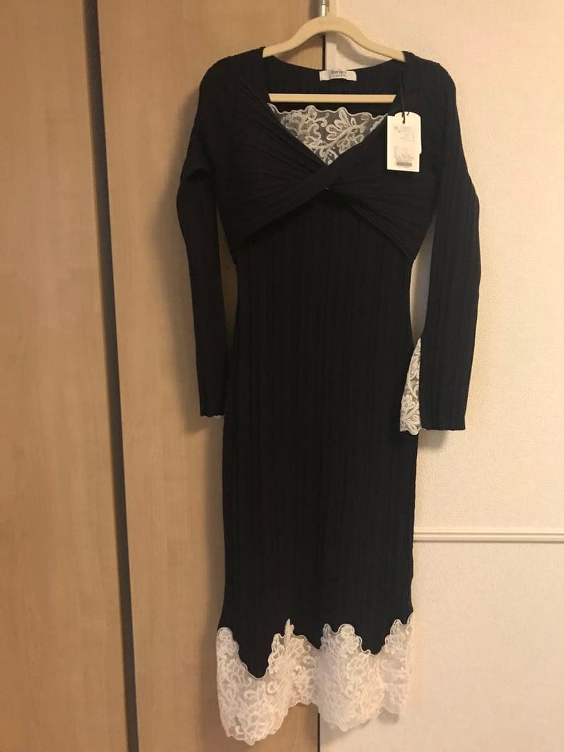 新品完売色Her lip toLilou Lace Hem Knit Dress