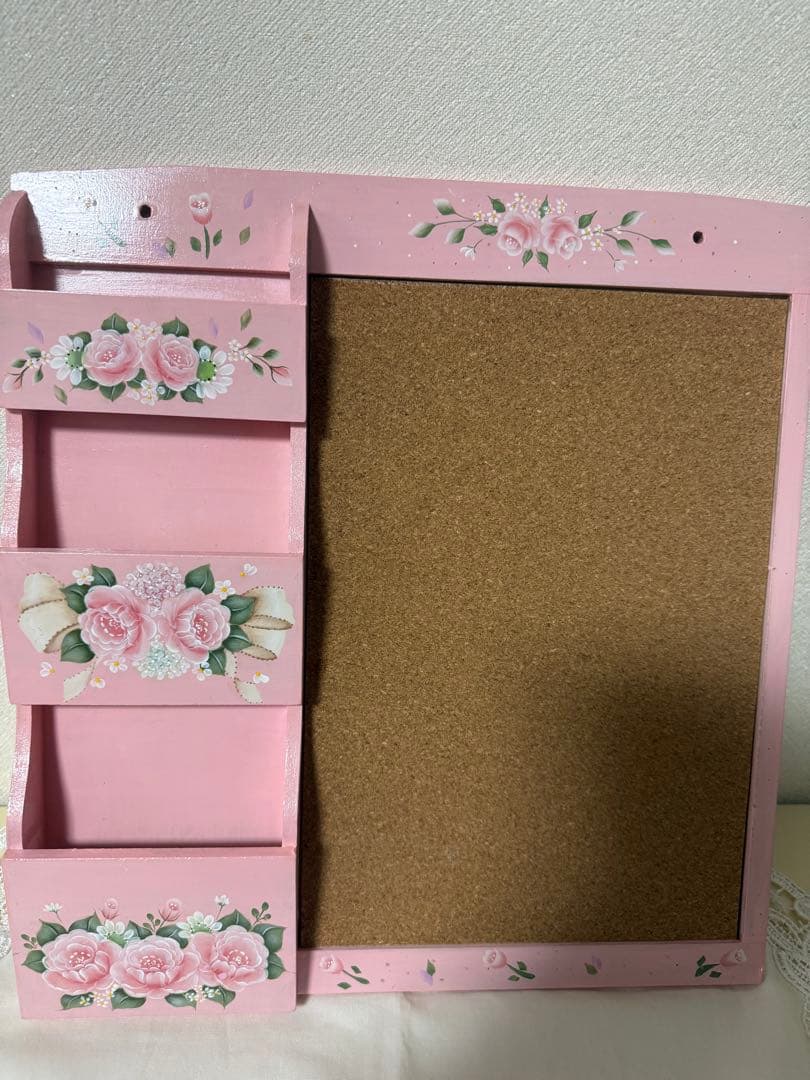 トールペイント作品　花柄木製壁掛け収納 コルクボード他　3点