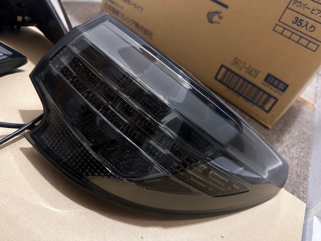 h*様 マークX GRX130 中期 後期 テールランプ 動作未確認 中古 スモ