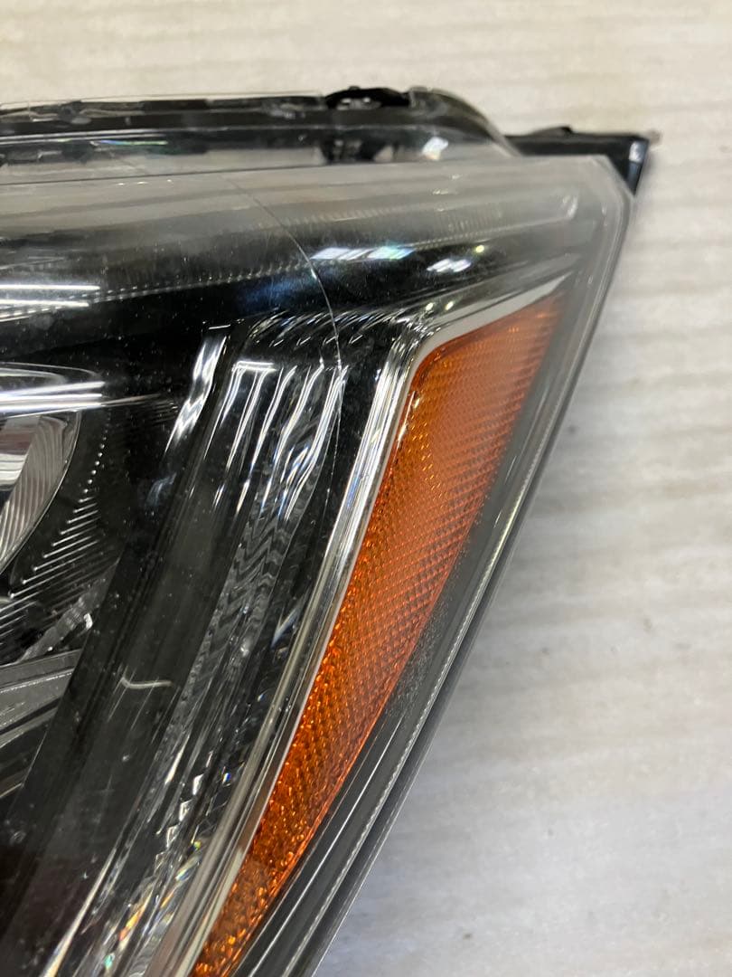 中古品　ホンダ　CR-V LEDヘッドライト　STANREY W4744