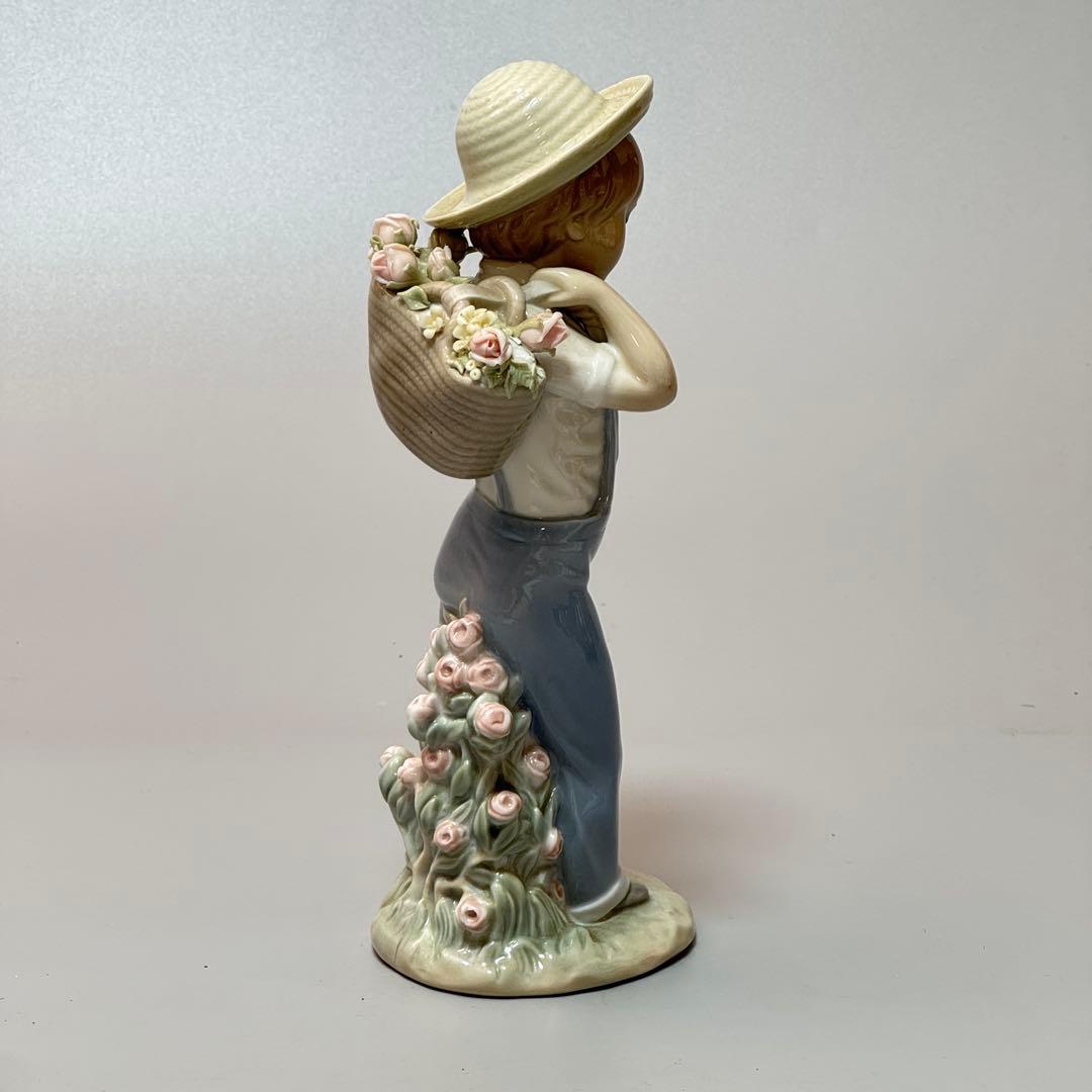 リヤドロ LLADRO かごいっぱいのバラ 少年 絶版 陶器人形 フィギュリン