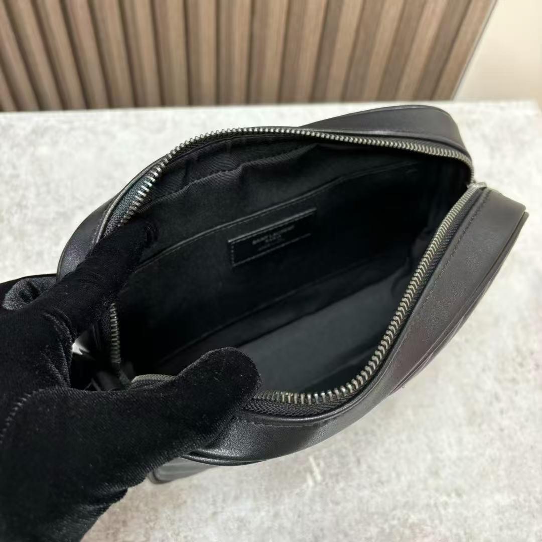 YSLブラックのクロスボディバッグ