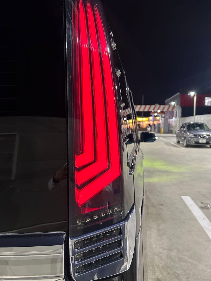 Valenti LEDテールランプ REVO 80系ノア・ヴォクシー