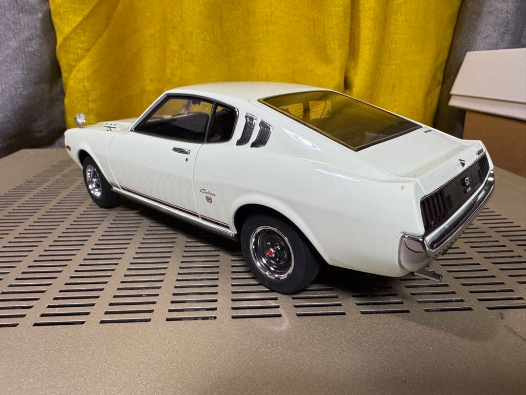 オートアート社製　CELICA 2000GT ミニカー ホワイト　1/18