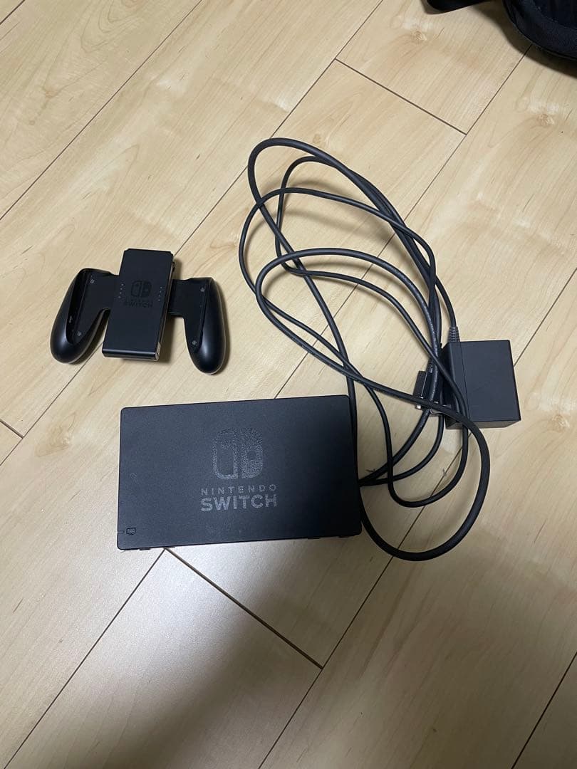 Nintendo Switch 本体 青と赤カラー　ケース、充電ドック付き