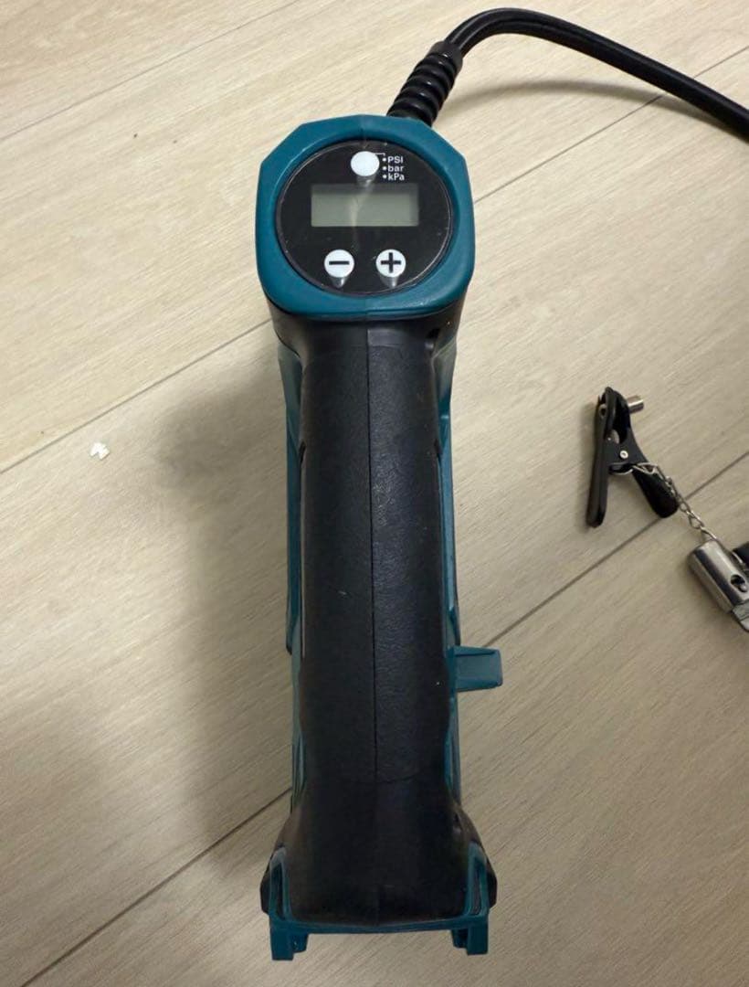 Makita 充電式空気入れ　10.8v