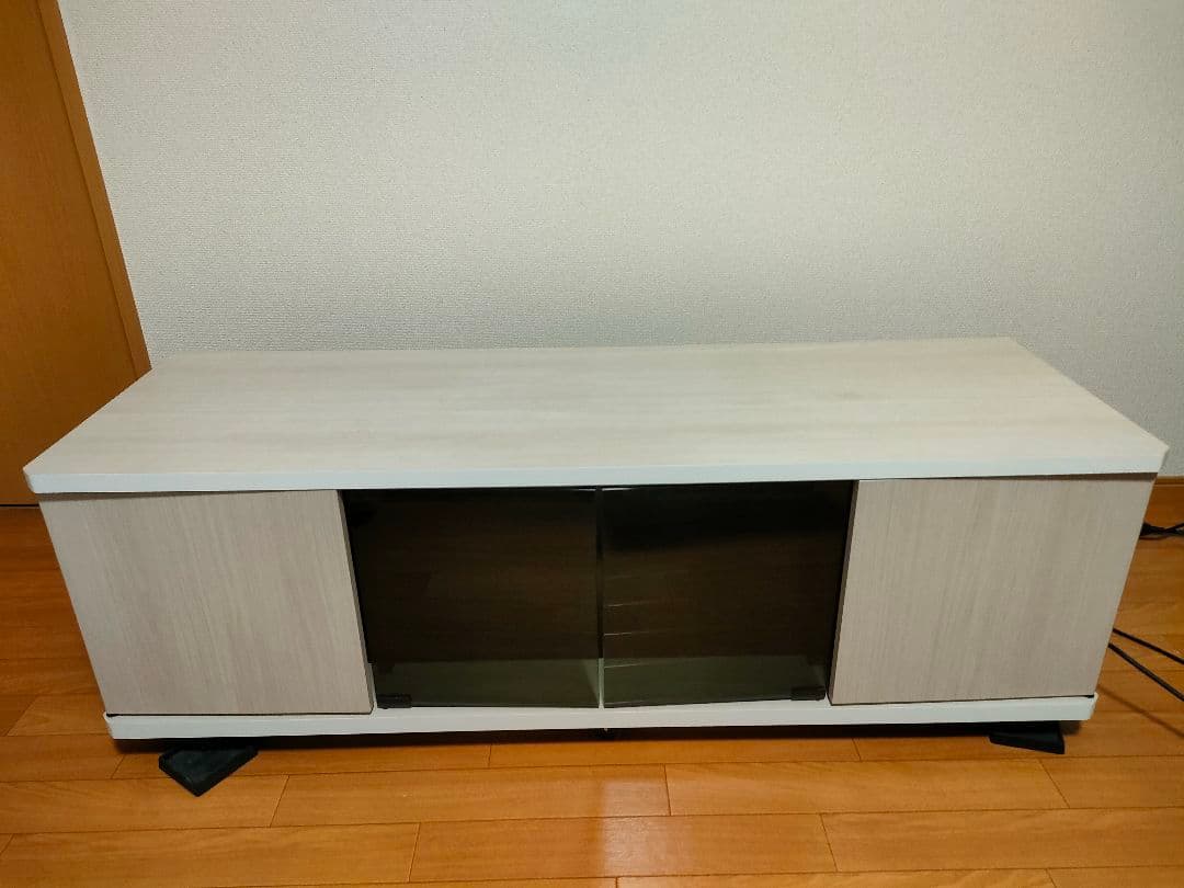 ホワイト木製テレビ台 ガラス扉付き