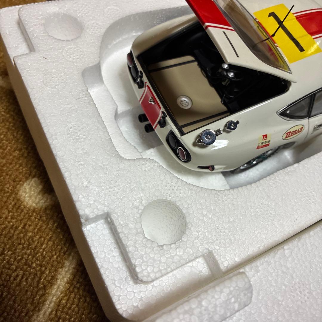 オートアート　TOYOTA 2000 GT 1:18