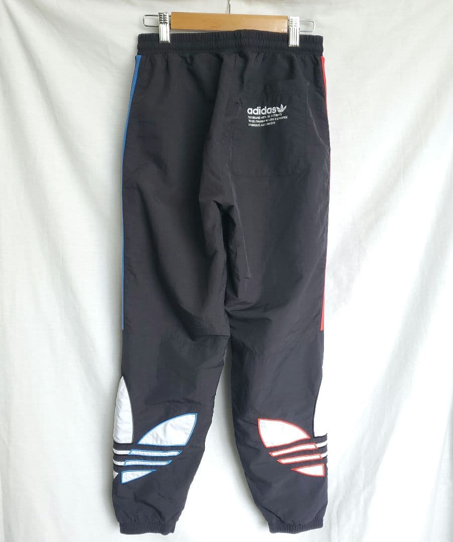 adidas アディダストリコロール　ナイロン パンツトラックパンツ ビッグロゴ