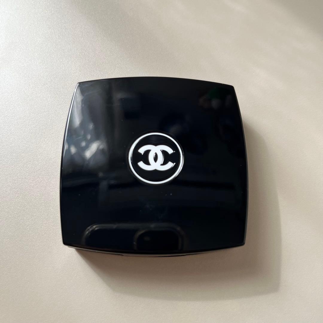 CHANEL シャネル　アイシャドウ　レキャトルオンブル 387 ユートピア