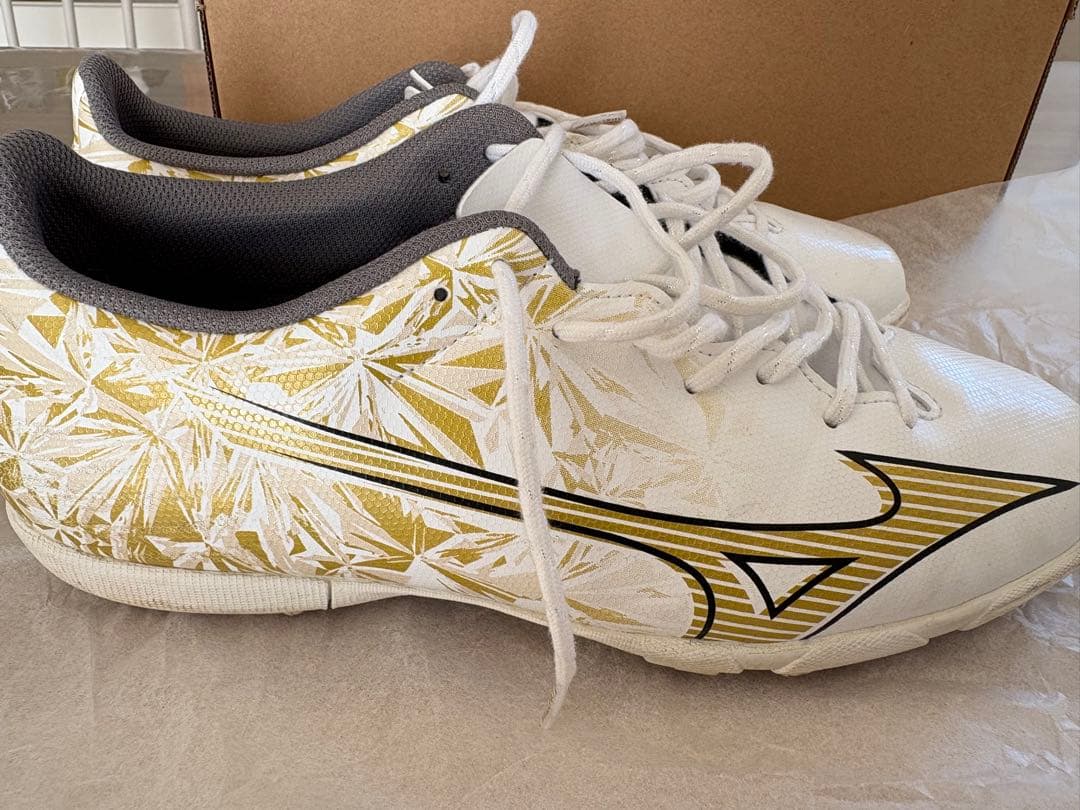Mizuno サッカーシューズ ホワイト/ゴールド
