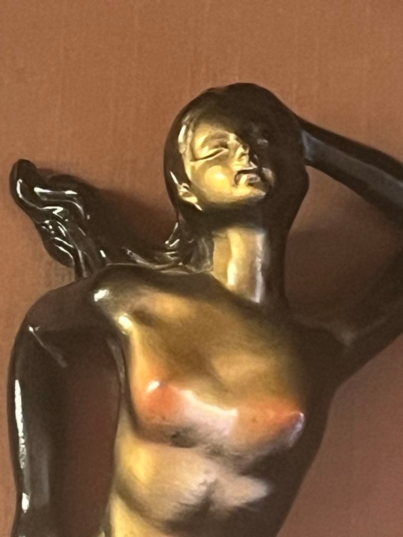 送料込み素敵なセクシーガール彫刻画ブロンズカラーアンティーク木製額縁