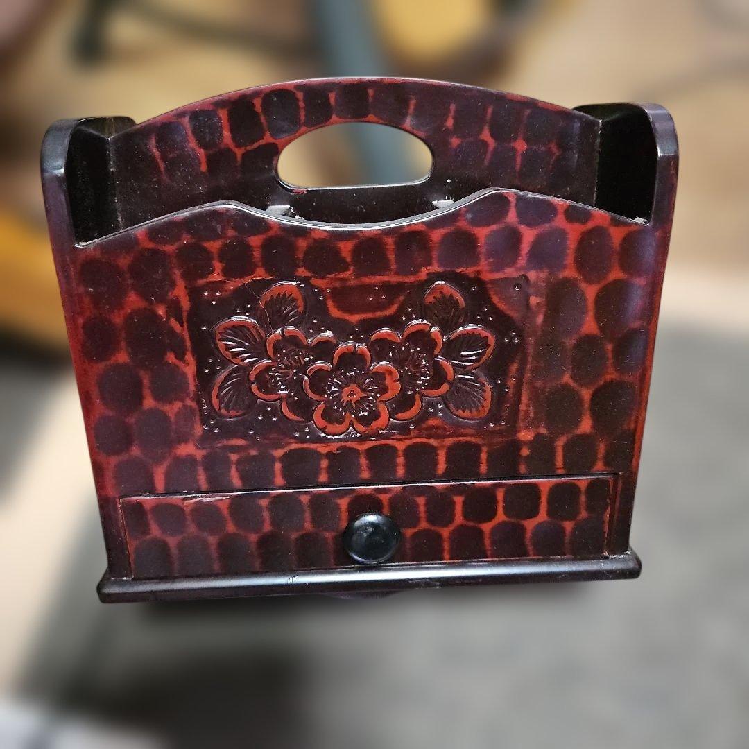 鎌倉彫り木製ラック 花の彫刻 ダークレッド
