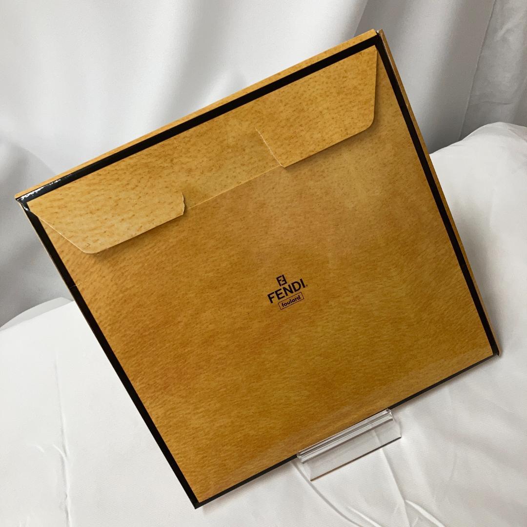 新品タグ付き⭐フェンディ FENDI シルクスカーフ 大判 箱付き 正規品
