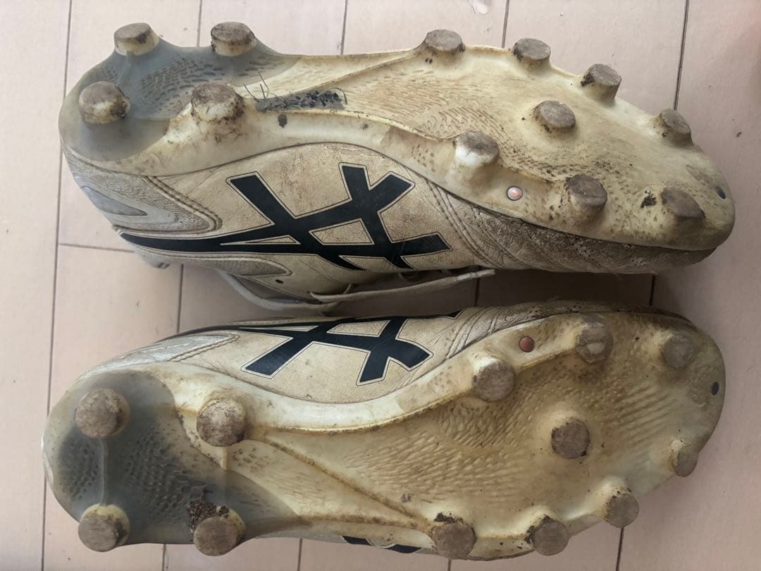 asics サッカーシューズ 白