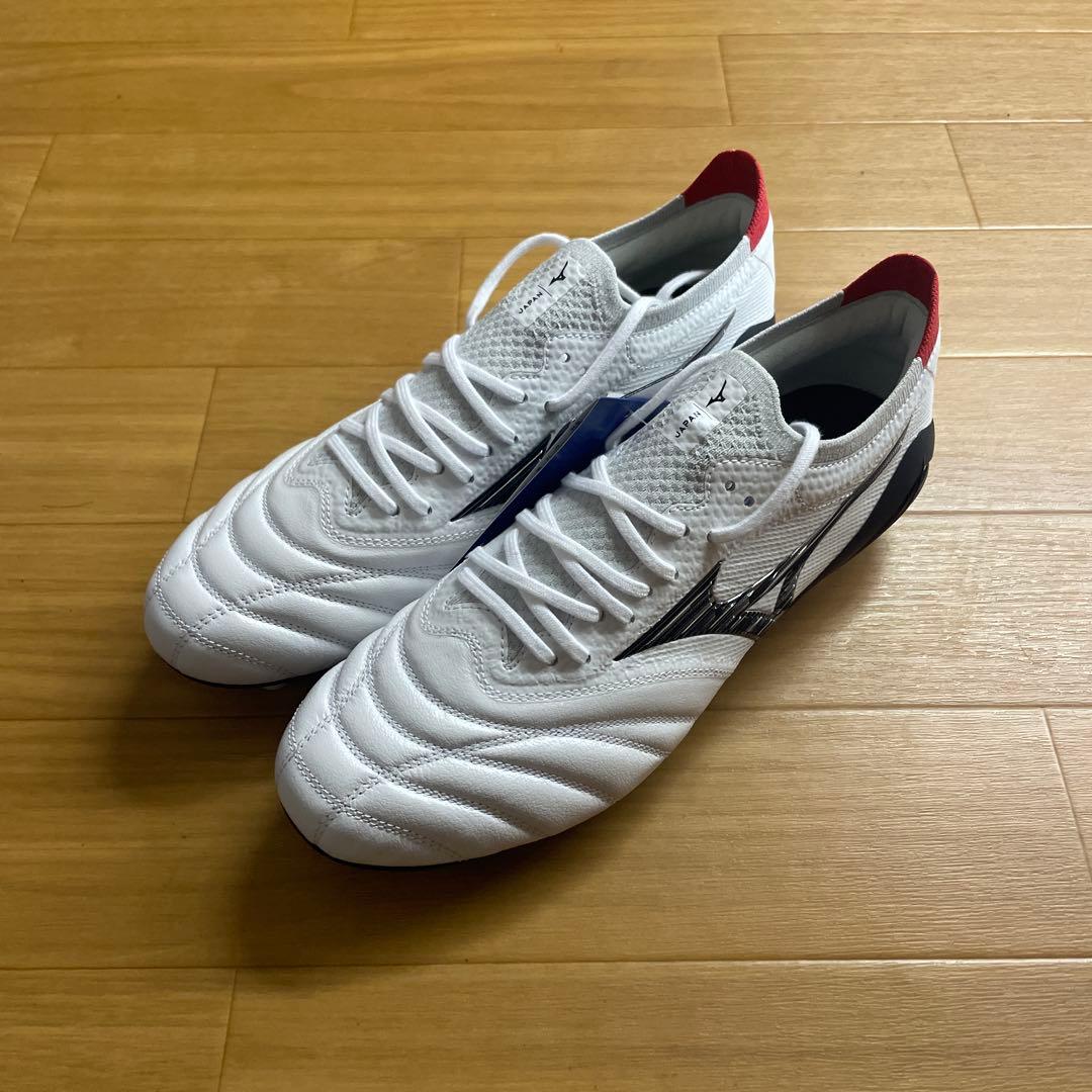 ミズノ モレリアNEO IV β JAPAN ホワイト × ブラック 25.5