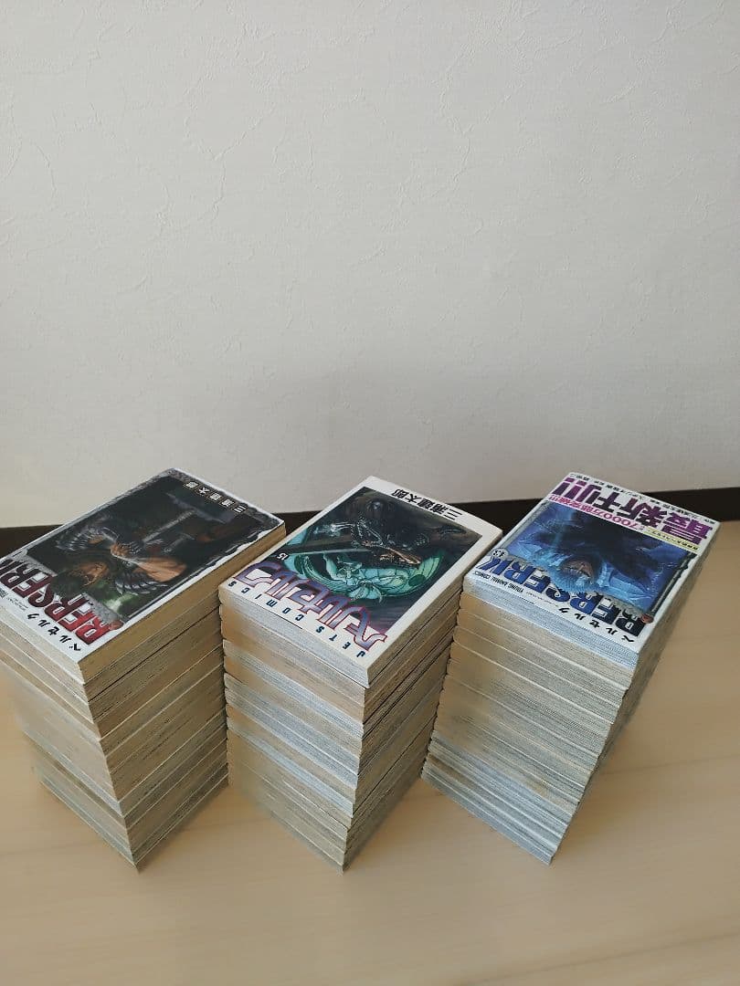 24時間以内発送します！ ベルセルク 全巻セット 1巻〜43巻