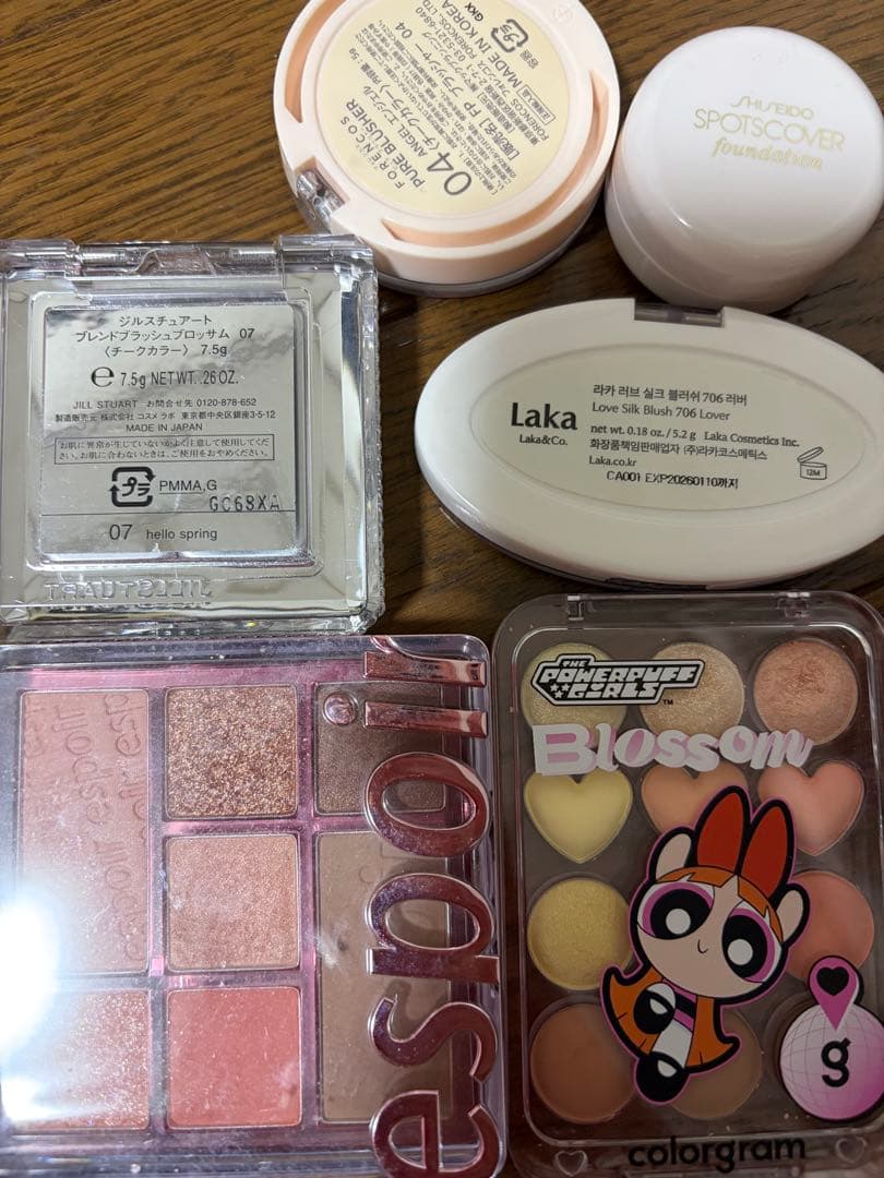 化粧品 まとめ売り アイシャドウ チーク ハイライト等