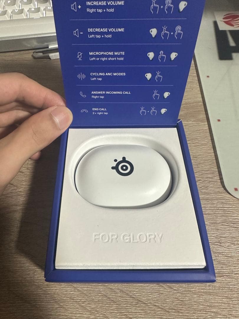 ヘッドホン SteelSeries Arctis GameBuds