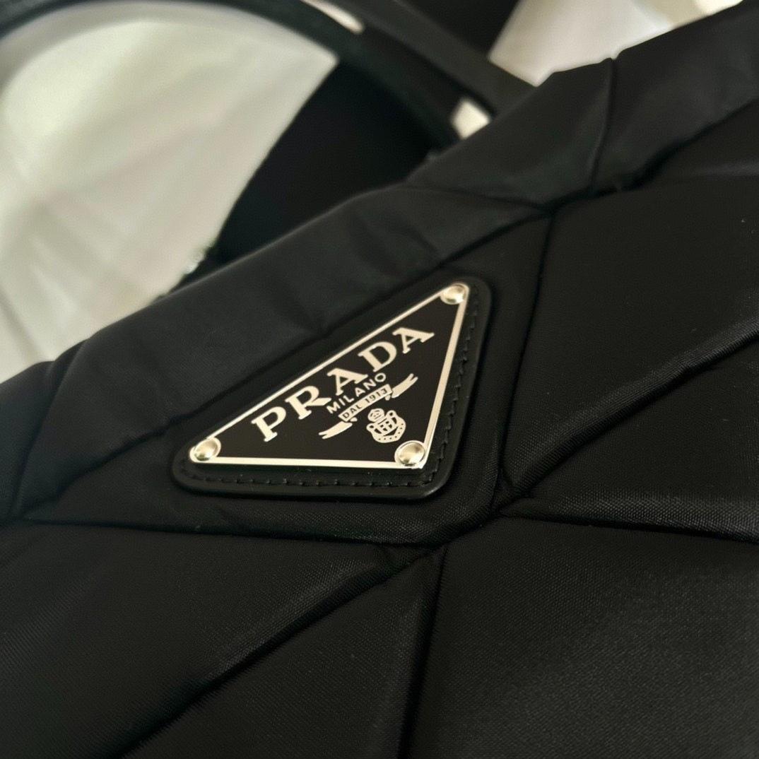 PRADA ブラック ハンドバッグ 2way 三角 Re-Nylon
