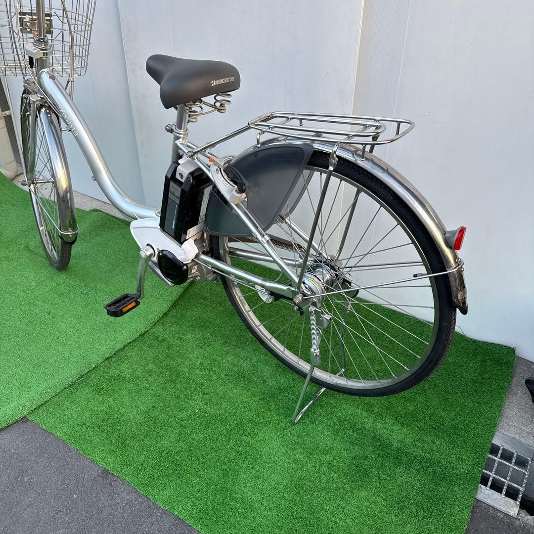 ブリヂストン電動アシスト自転車26インチ 8.9Ah シルバー