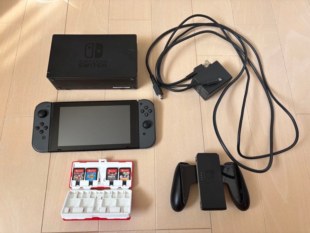 Nintendo Switch 本体とソフト4本（マリオカート8など）