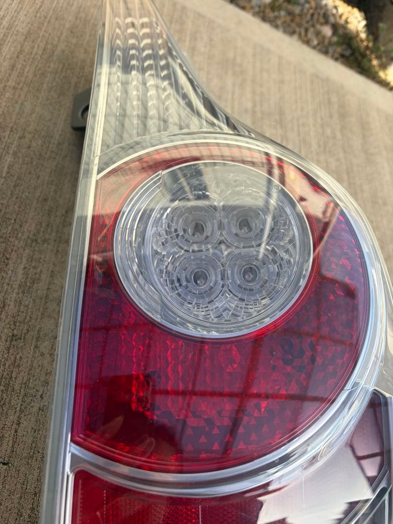 TOYOTAアクアNHP10前期　純正テールランプ