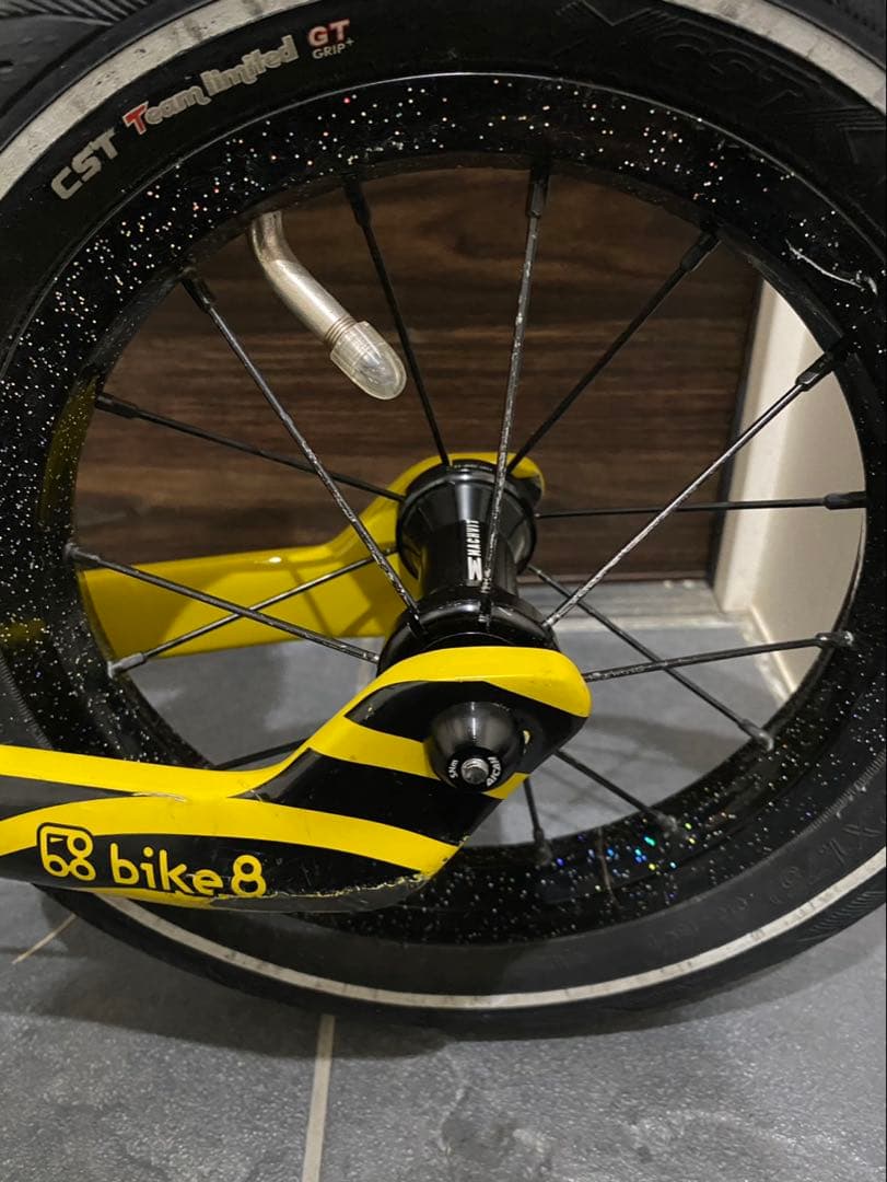 bike8 エアロスピード　カーボン　ランバイク　びっちゃんV2 ヘルメット付き