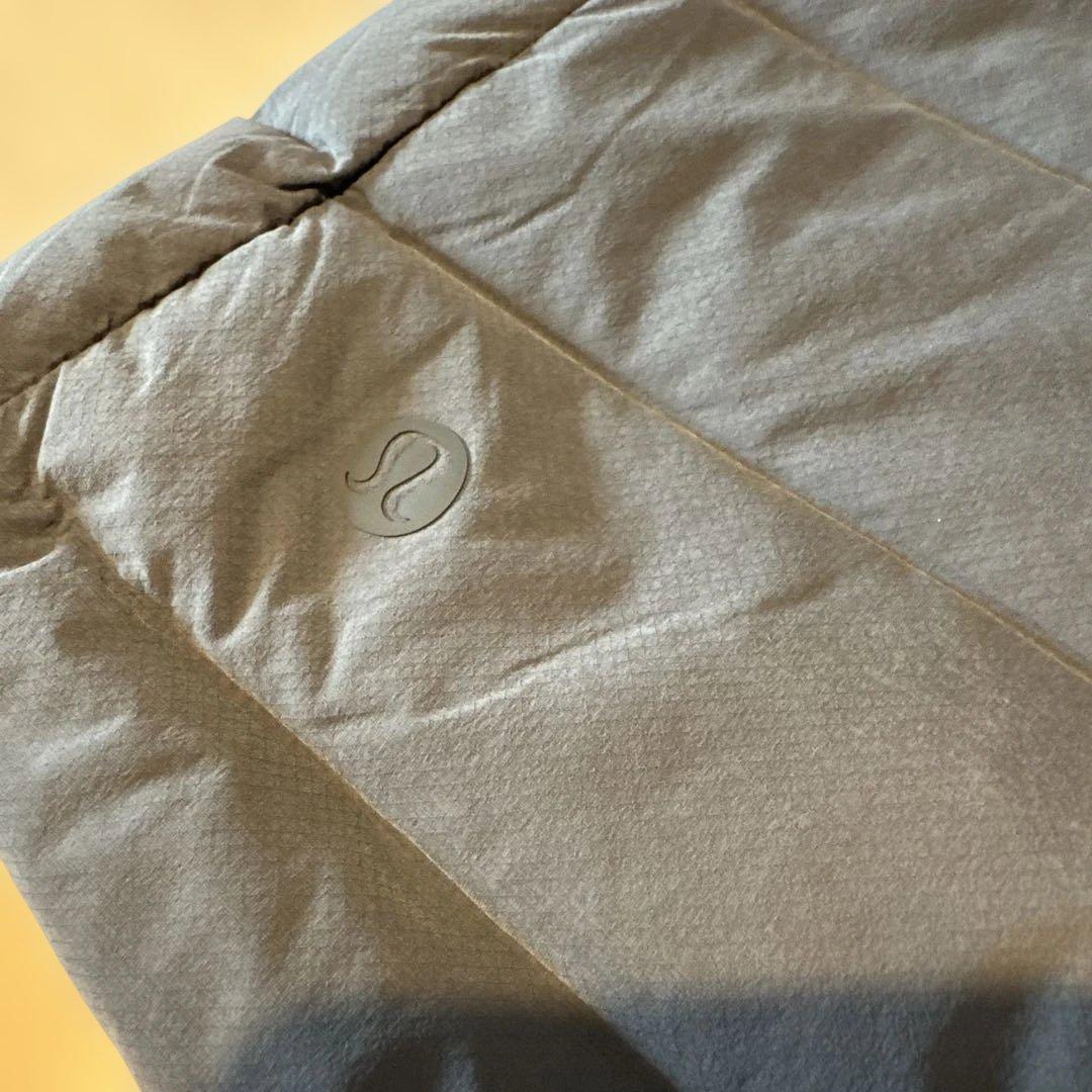 明日まで新品半額以下！LuLulemon Lサイズ グレー 着やすい！軽い！