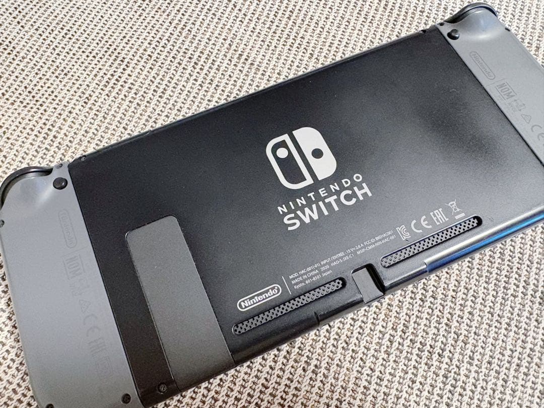 Nintendo Switch 本体・コントローラー・充電器完備