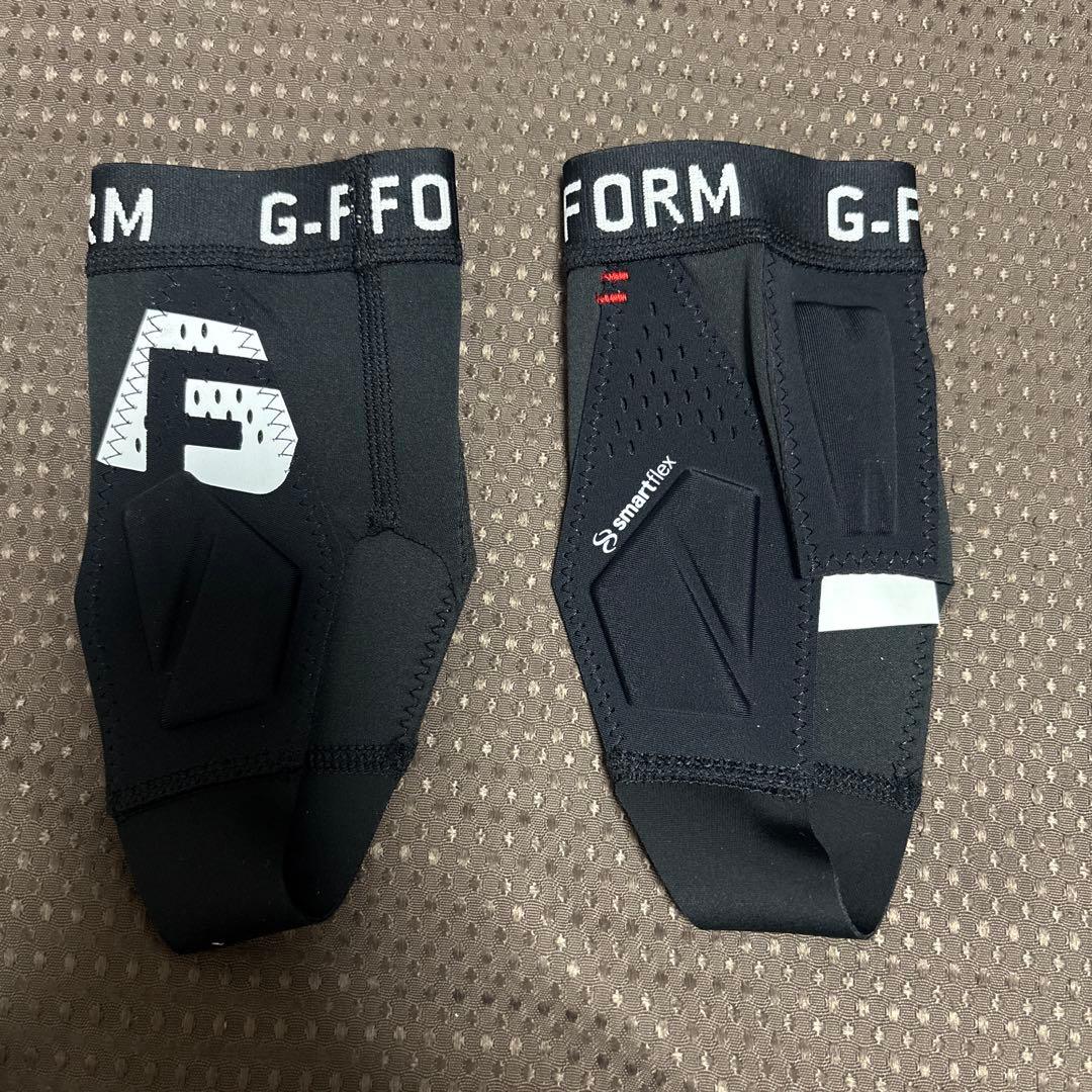 G-Form X4 Youth O/S ブラックプロテクター