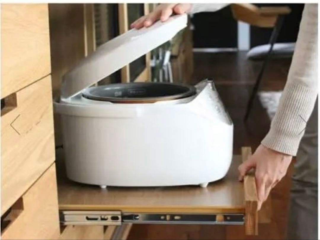 【お値下げ中❗️定価135,000円⇨25000円】食器棚｜炊飯器用コンセント付き