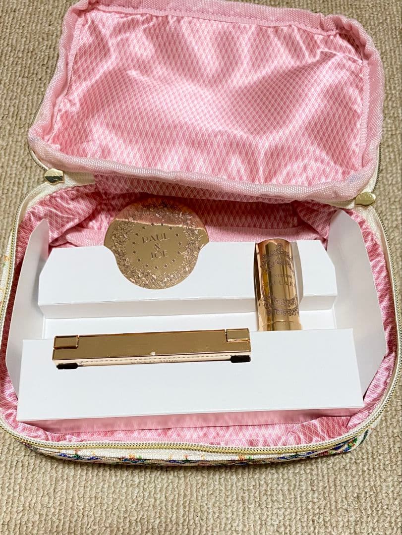新品・未使用品　2025ポール&ジョー　クリスマスコフレ