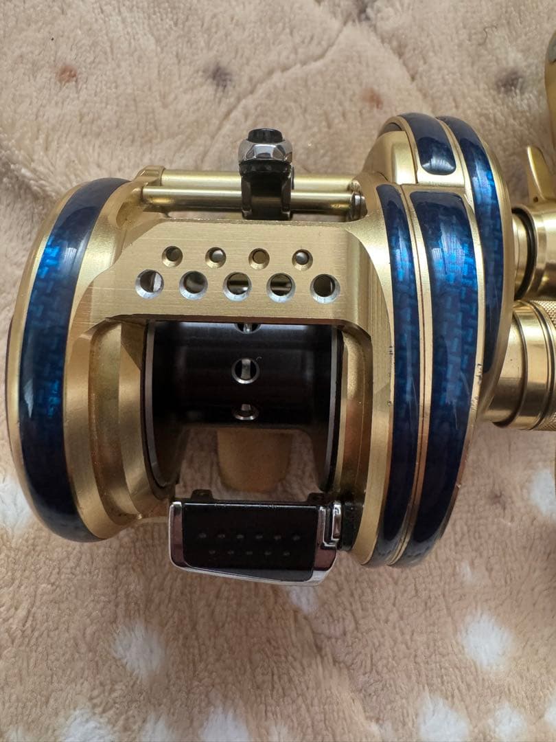 シマノ 14 カルカッタコンクエスト 200HG 右ハンドル 中古品