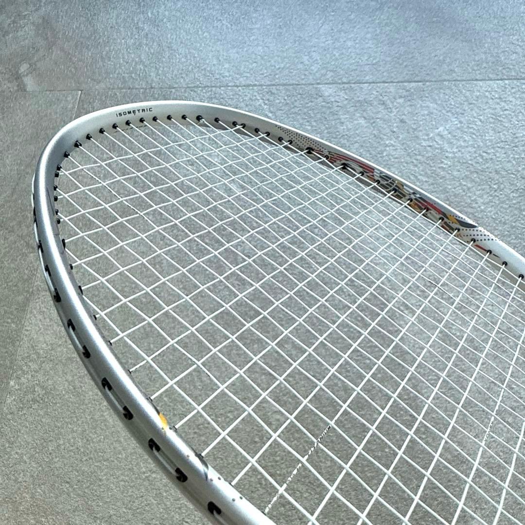 定価30,000 YONEX バドミントンラケット シューズ シャトル3点セット