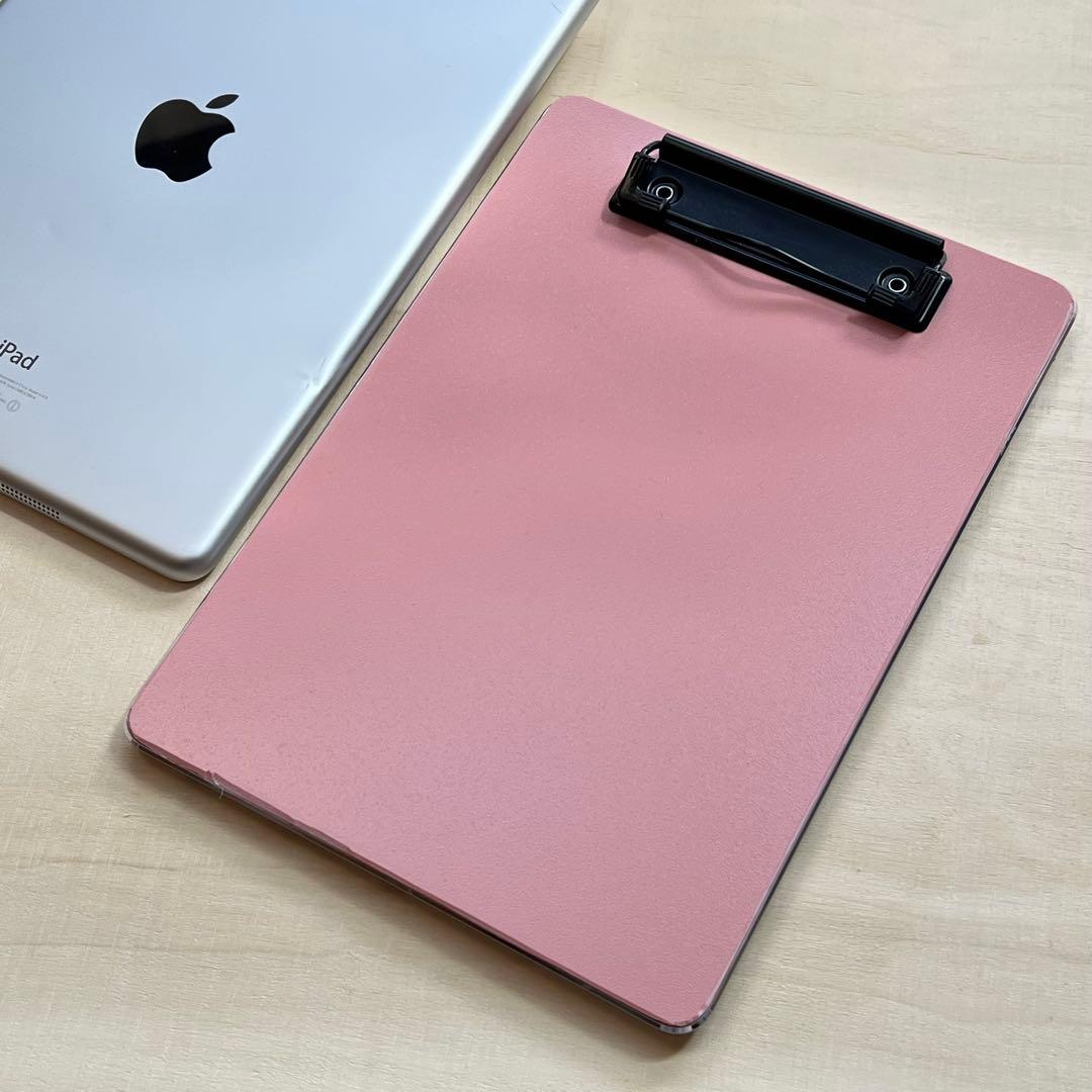 Apple iPadの筐体を使ったクリップボード 2色セット